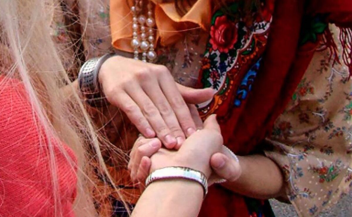 У Хмельницькому «ворожка» виманила у жінки пів мільйона гривень — …