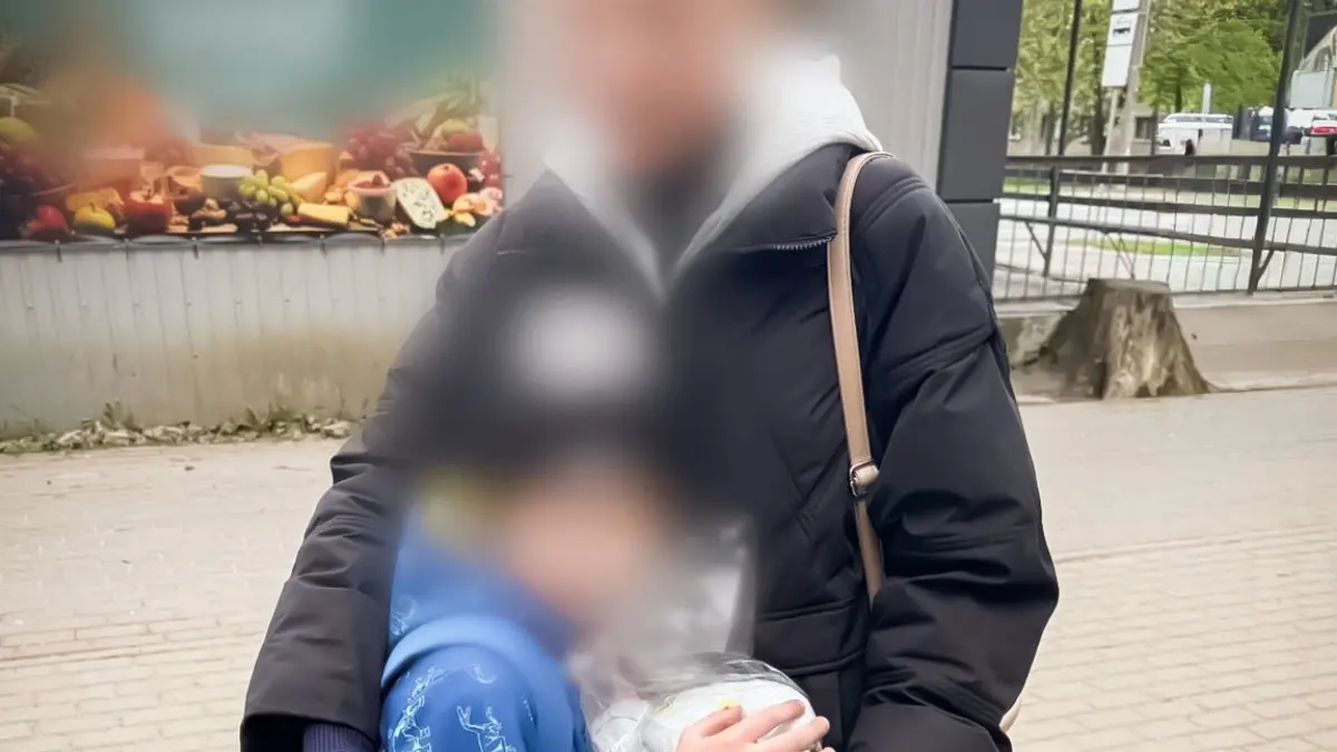 На проспекті Миру патрульні розшукали 6-річного хлопчика, який втік від …