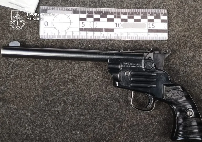 У Хмельницькому підозрюють чоловіка в збуті зброї на Волинь