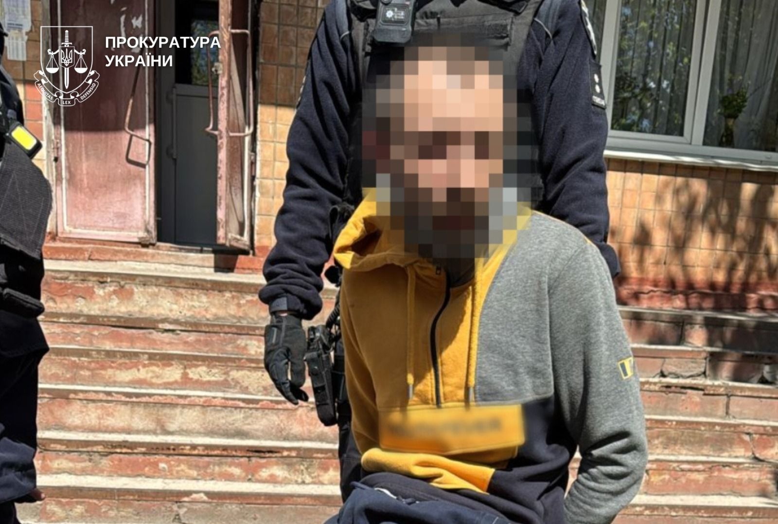 У Хмельницькому чоловік стріляв по службовому авто патрульної поліції