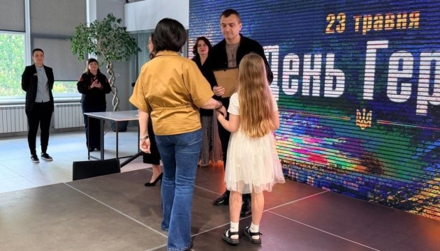 У Хмельницькому 15 родин військових та ветеранів отримали сертифікати на …