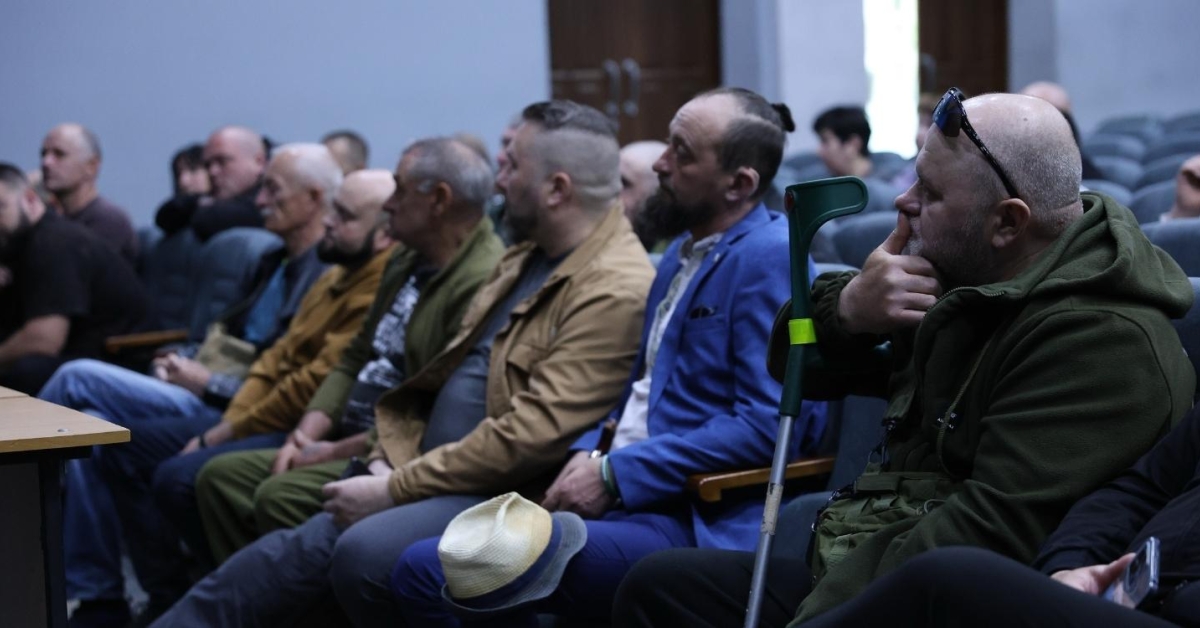 У Хмільницькому районі обговорили заходи підтримки ветеранів та допомогу родинам …