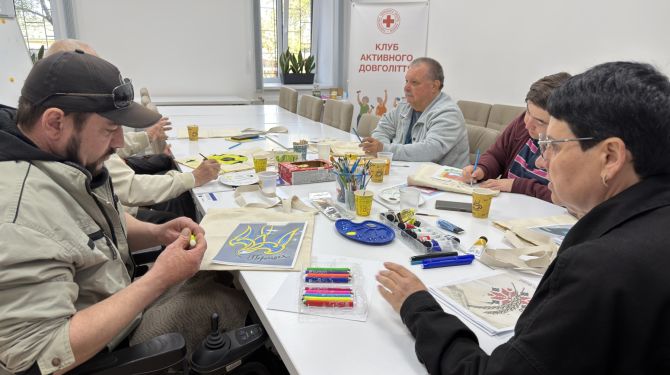 У Хотині група взаємопідтримки для людей з інвалідністю збирається регулярно, …