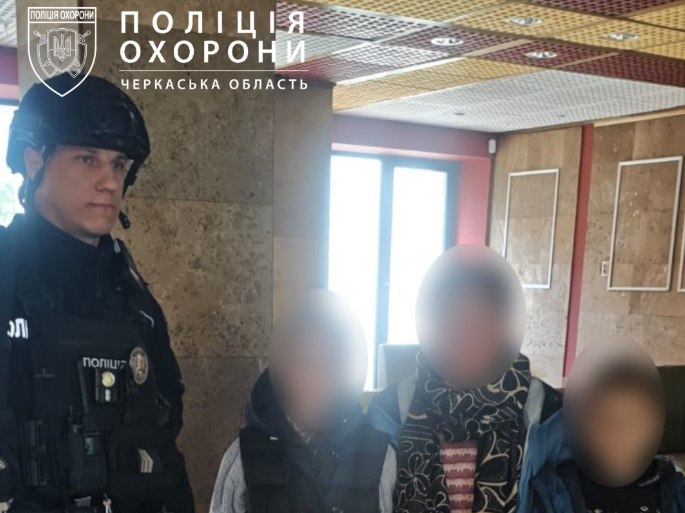 У Черкасах оперативно розшукали 8-річного хлопчика, який загубився дорогою зі …
