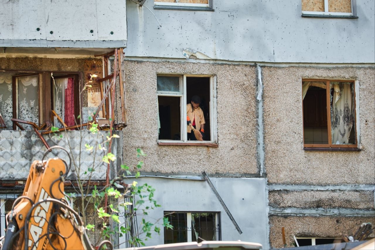 У Черкаській багатоповерхівці через російський дрон вигоріло 10 квартир