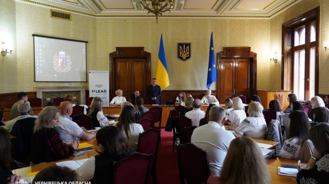 У Чернівецькій ОВА обговорили розвиток мережі ЦНАПів у громадах Буковини