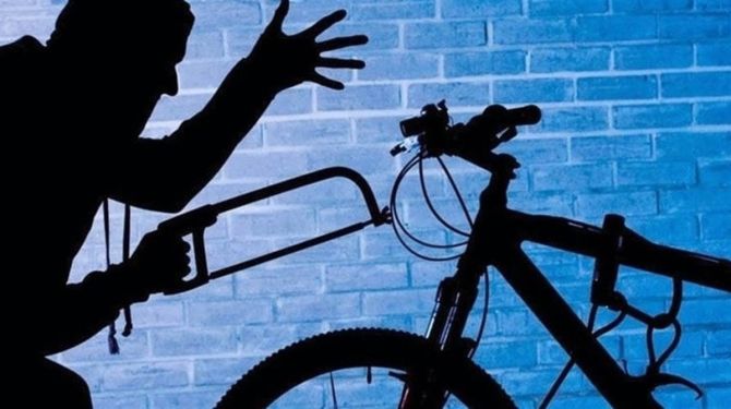 У Чернівцях викрили чоловіка, який вкрав електровелосипед із підсобки закладу …