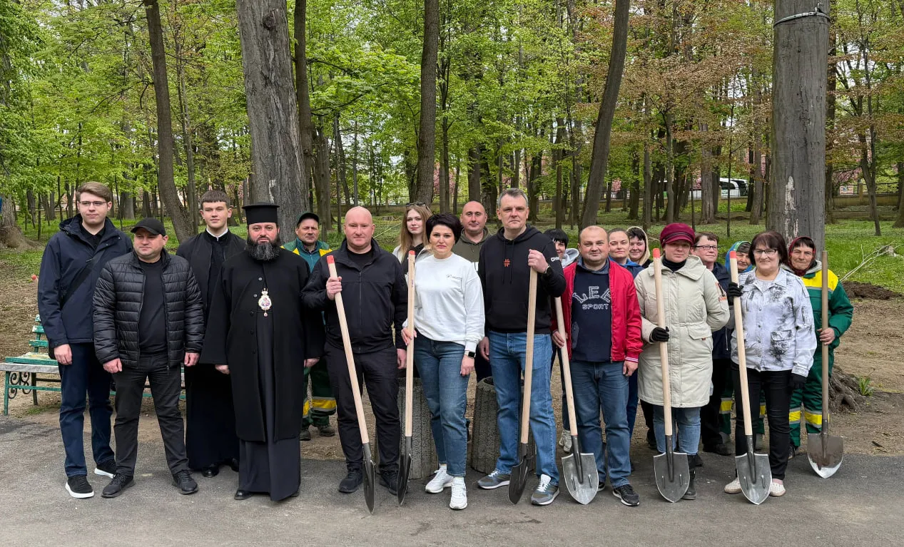 У Чернівцях висадили понад 100 дерев у межах міжнародної акції …