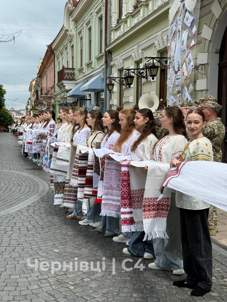У Чернівцях відбувся святковий захід «Вишивана дорога перемоги»