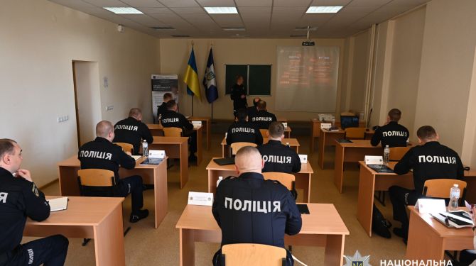 У Чернівцях поліцейські з п'яти областей опановували цифрову аналітику та …