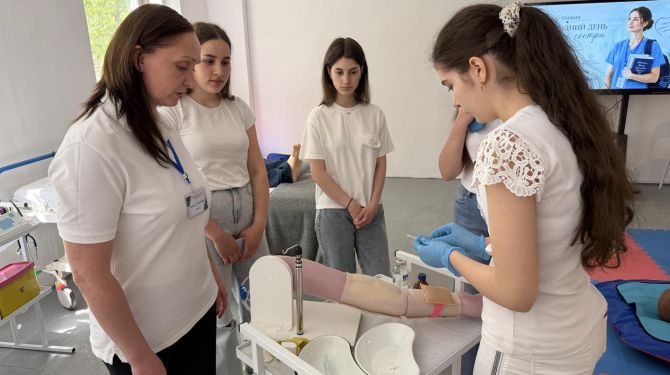 У Чернівцях провели конкурс професійної майстерності для майбутніх медсестер