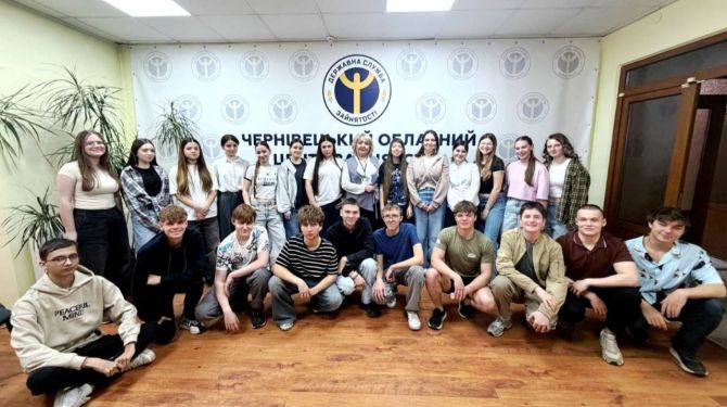 У Чернівцях провели тренінг зі старту кар'єри для учнів медичного …