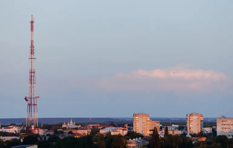 У Чернігові "Шахед" атакував адмінбудівлю: є поранені