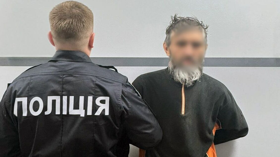 У Чернігові поліцейські затримали підозрюваного у зґвалтуванні та погрозі вбивством …