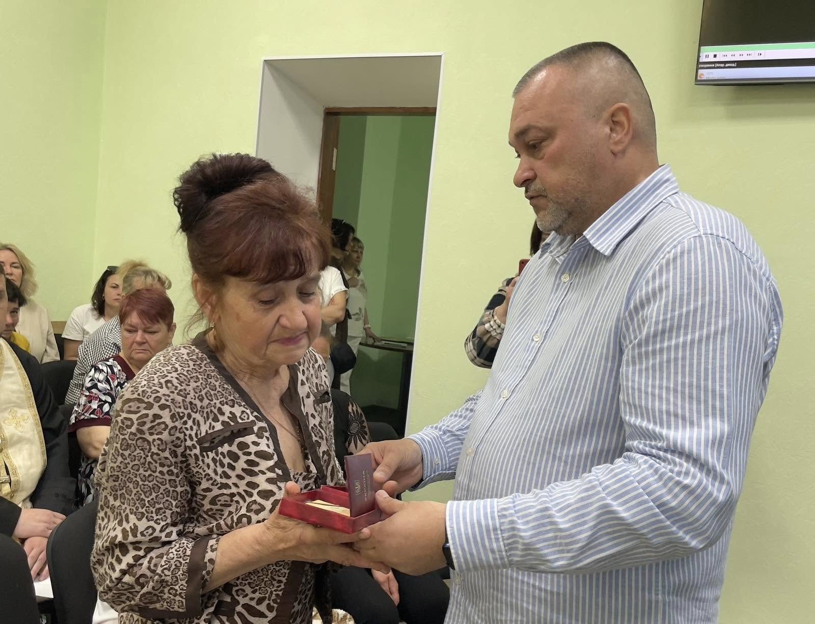 У Чорнобаївській громаді родинам полеглих воїнів вручили ордени «За мужність»