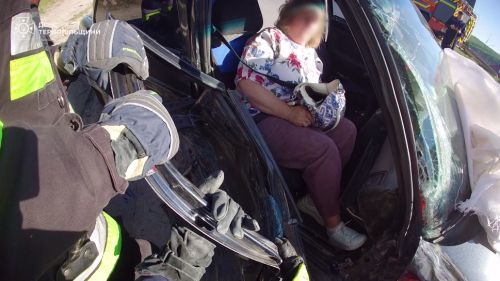 У Чорткові сталася ДТП: рятувальники деблокували постраждалу (відео)