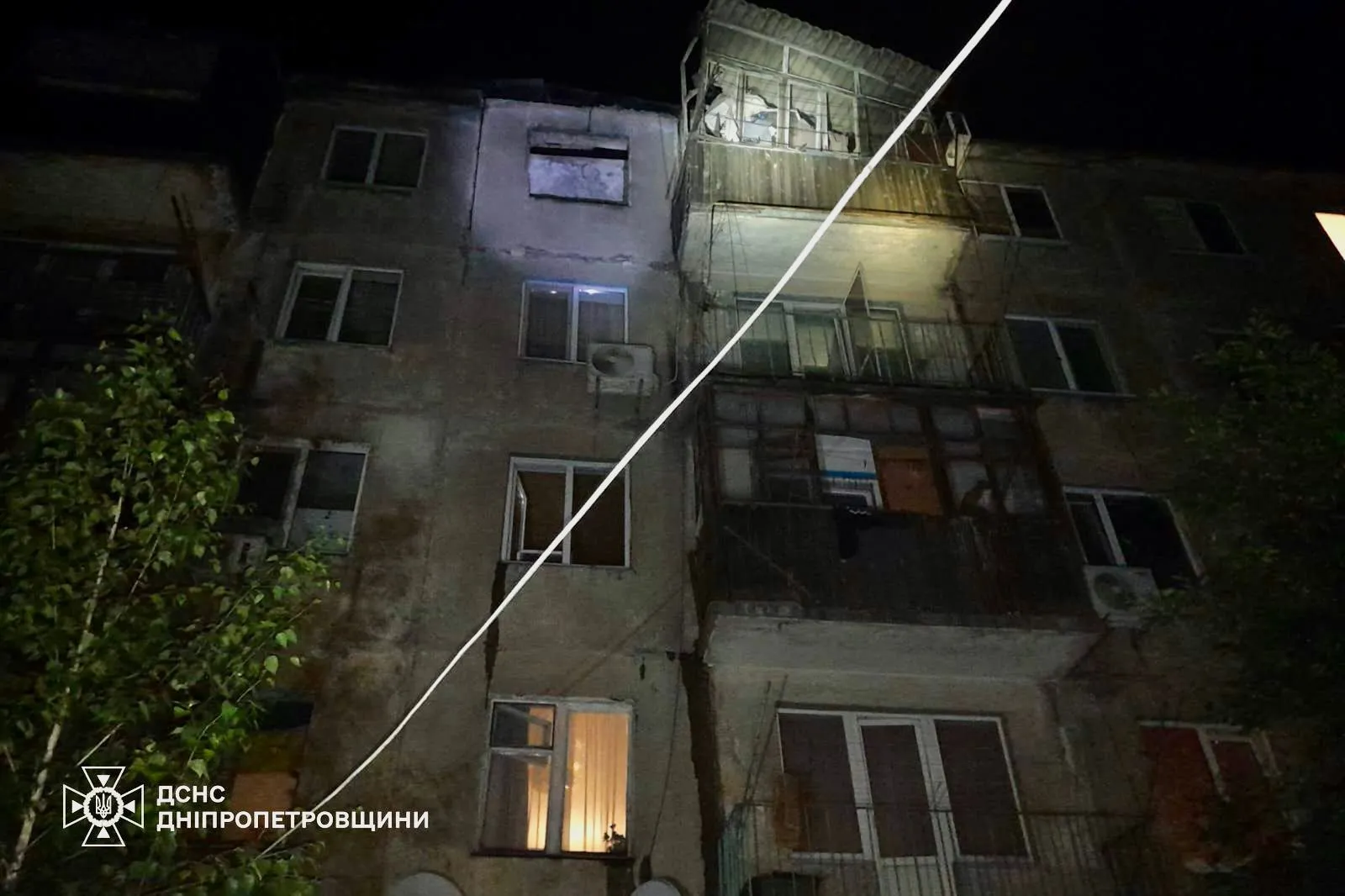 У Шахтарському дрон поцілив у багатоповерхівку: евакуювали 25 людей