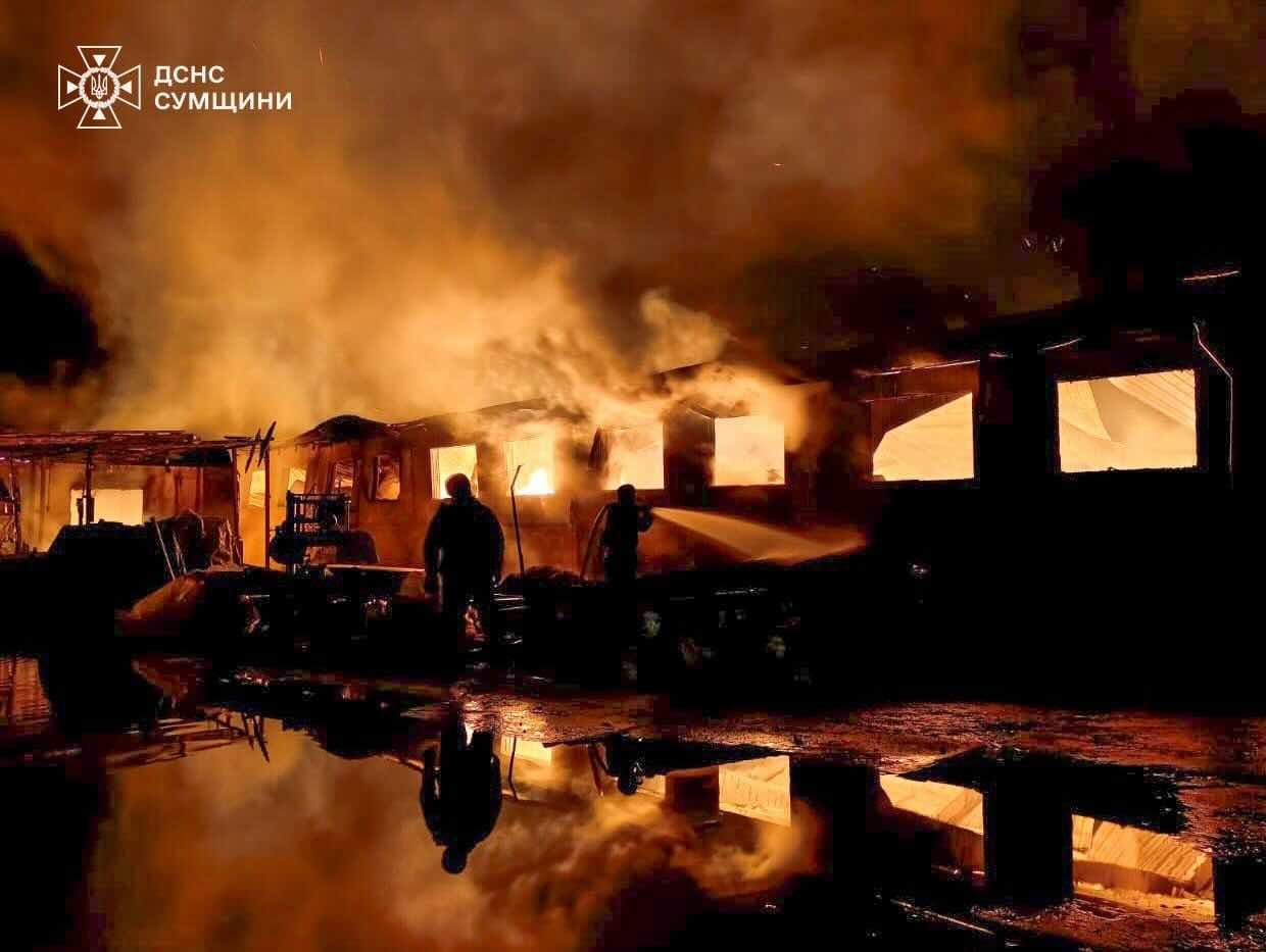 У Шосткинському районі виникли пожежі після ударів російських БПЛА