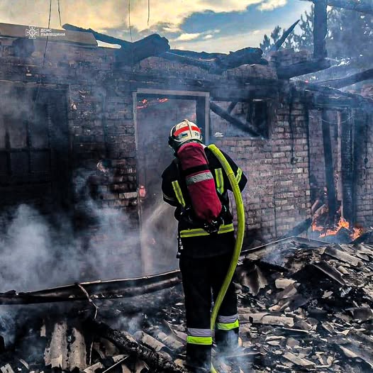 У Яворівському районі ліквідували пожежу в господарській споруді