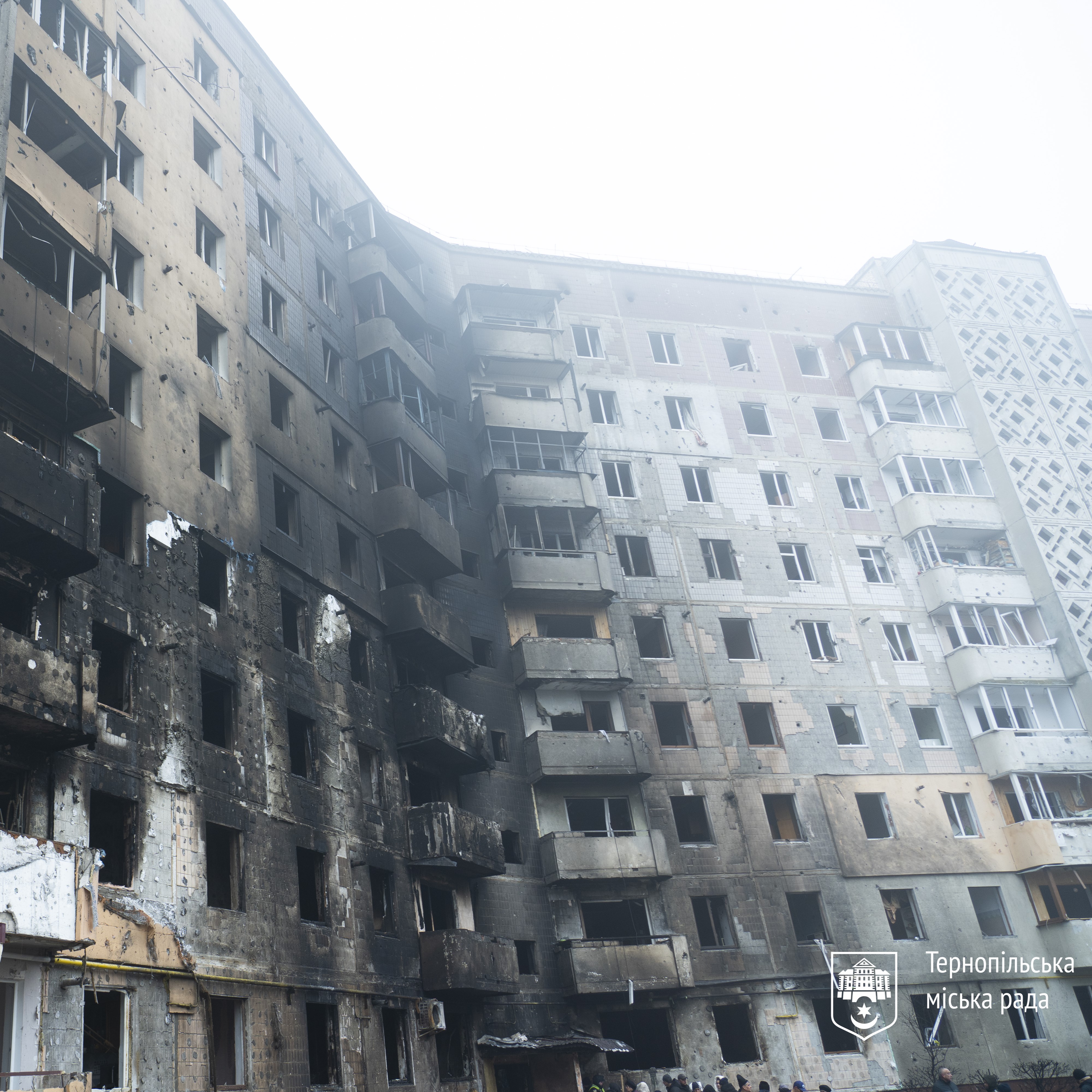 У будинку на вул. 15 Квітня, 31 продовжують відновлювальні роботи …