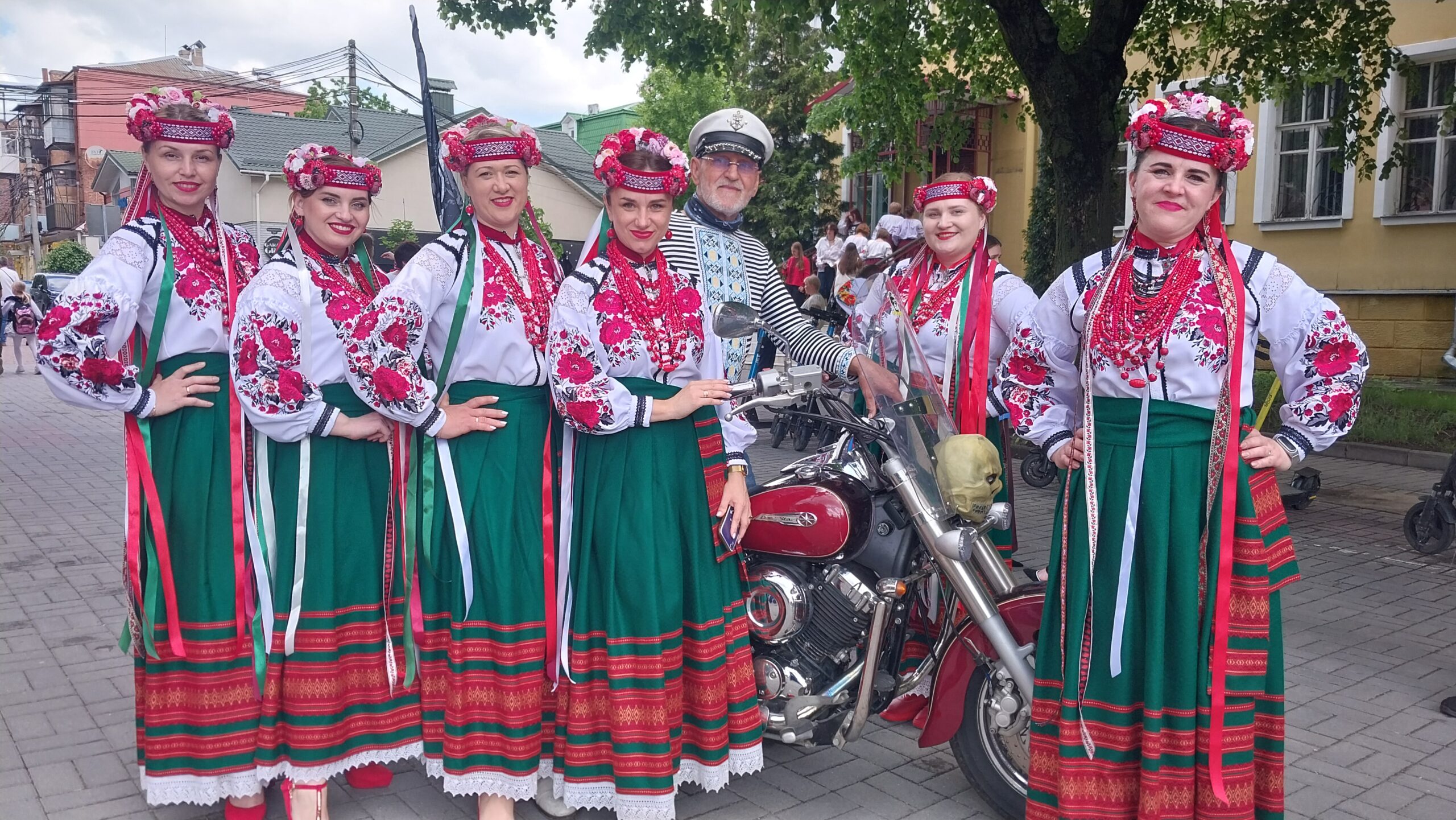 У вишиванках і з українським серцем: як Вінниця відзначила свято …