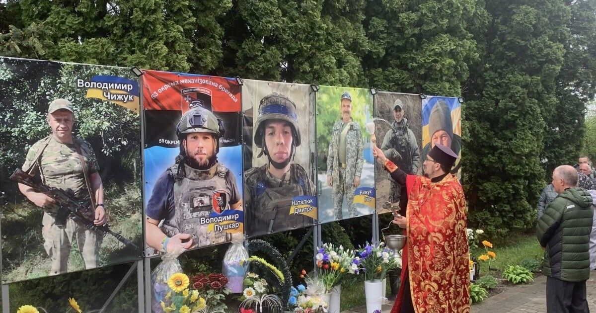 У волинському місті підняли Прапор Надії та освятили фотостенд загиблих …
