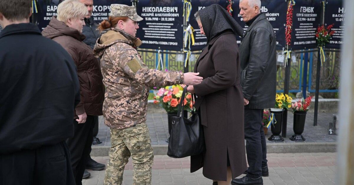 У громаді на Волині вручили нагороди Захисникам та родині полеглого …