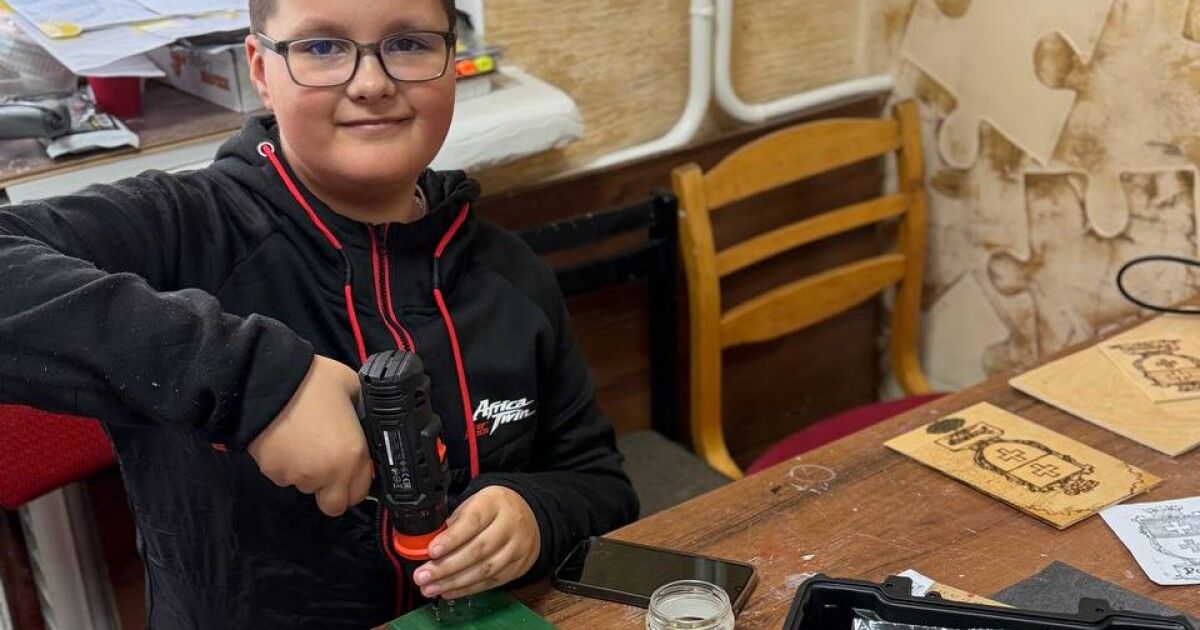 У громаді на Волині молодь вчитимуть працювати з деревом та …