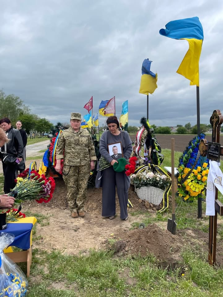 У громаді на Черкащині попрощалися із Захисником, якого відзначив Президент …