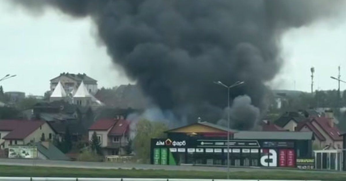 У двоповерховому особняку в Сокільниках виникла масштабна пожежа