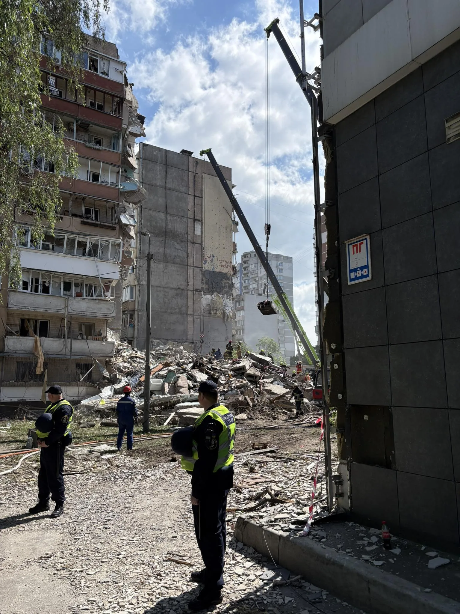 У двох районах Києва розгорнуто штаби для допомоги постраждалим від …