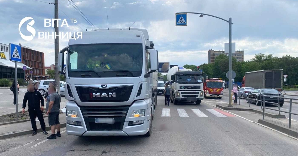 У зіткненні вантажівки та легковика на Вінниччині постраждала 61-річна жінка
