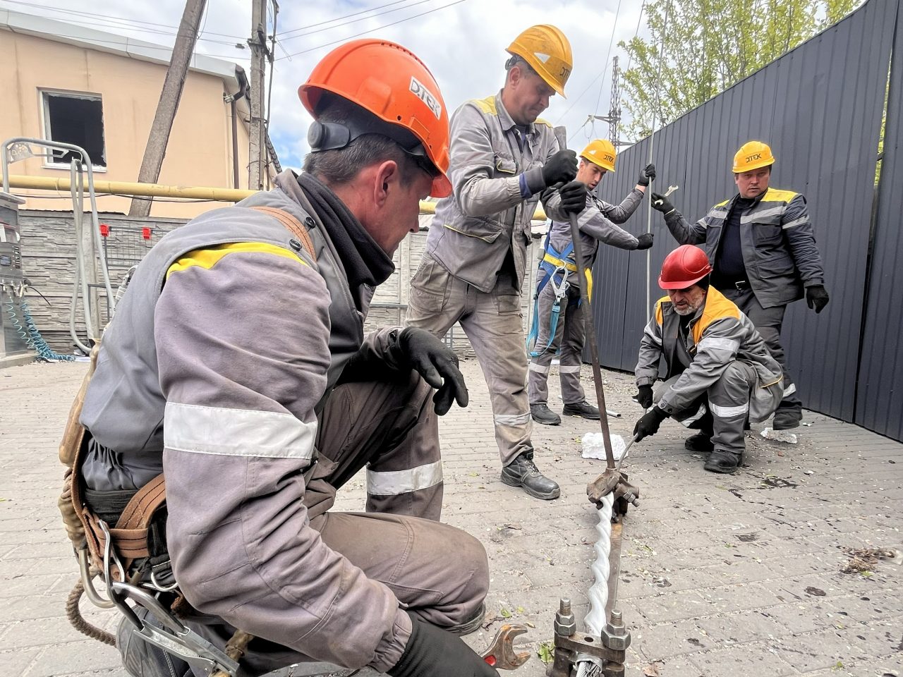У квітні ДТЕК Дніпровські електромережі повернули світло для 609,5 тисяч …
