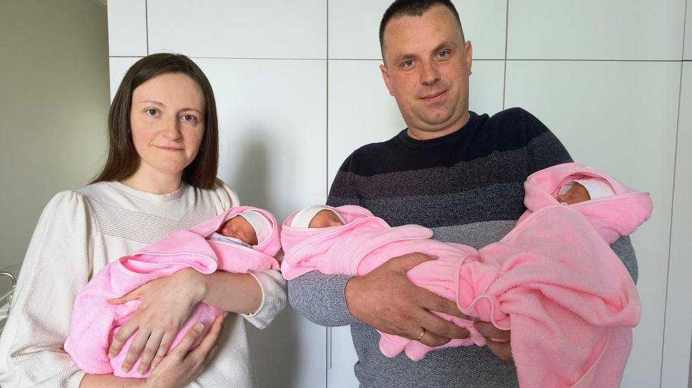 У львівській лікарні вперше жінка народила природню трійню