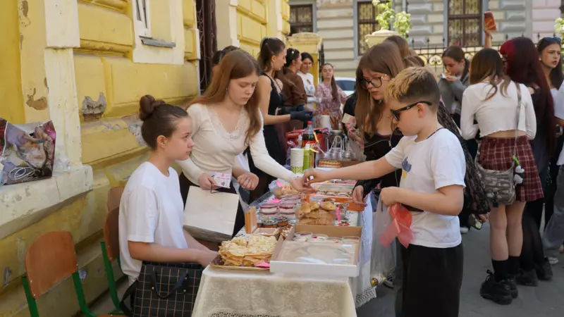 У ліцеї Чернівців провели благодійний ярмарок на підтримку ЗСУ: зібрали …