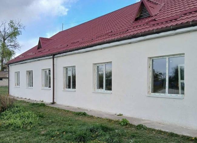 У ліцеї в Рівненському районі замінили вікна та двері в …