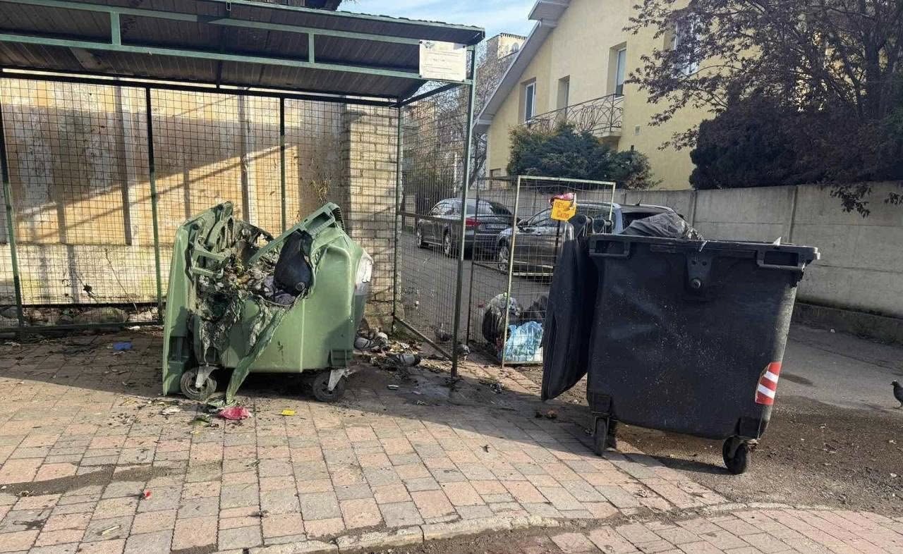 У місті на Львівщині вщент згоріли сім сміттєвих контейнерів