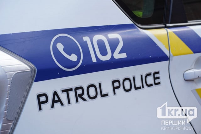У напівпритомному стані в зачиненому будинку: патрульні Кривого Рогу допомогли …
