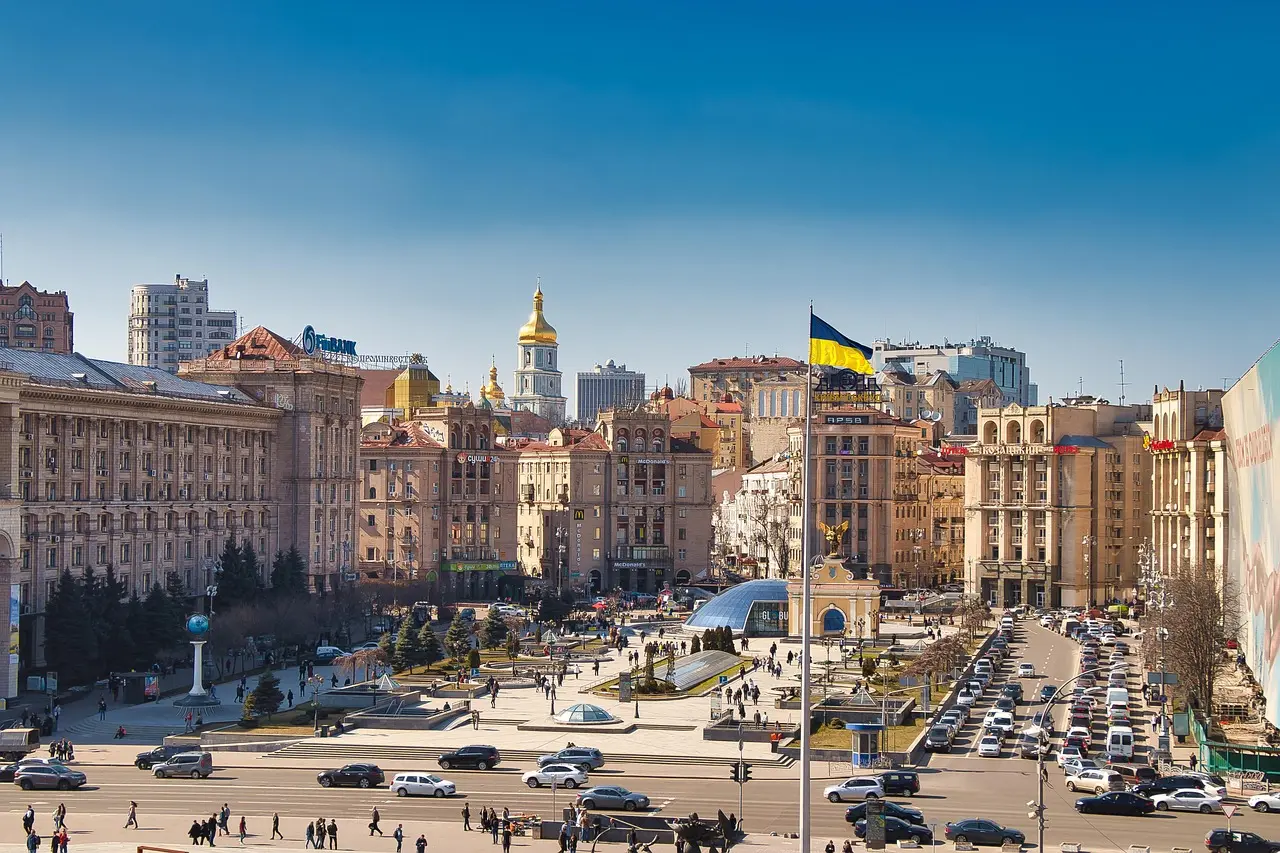 Сонячне гало: у небі над Києвом зафіксували рідкісне природне явище …