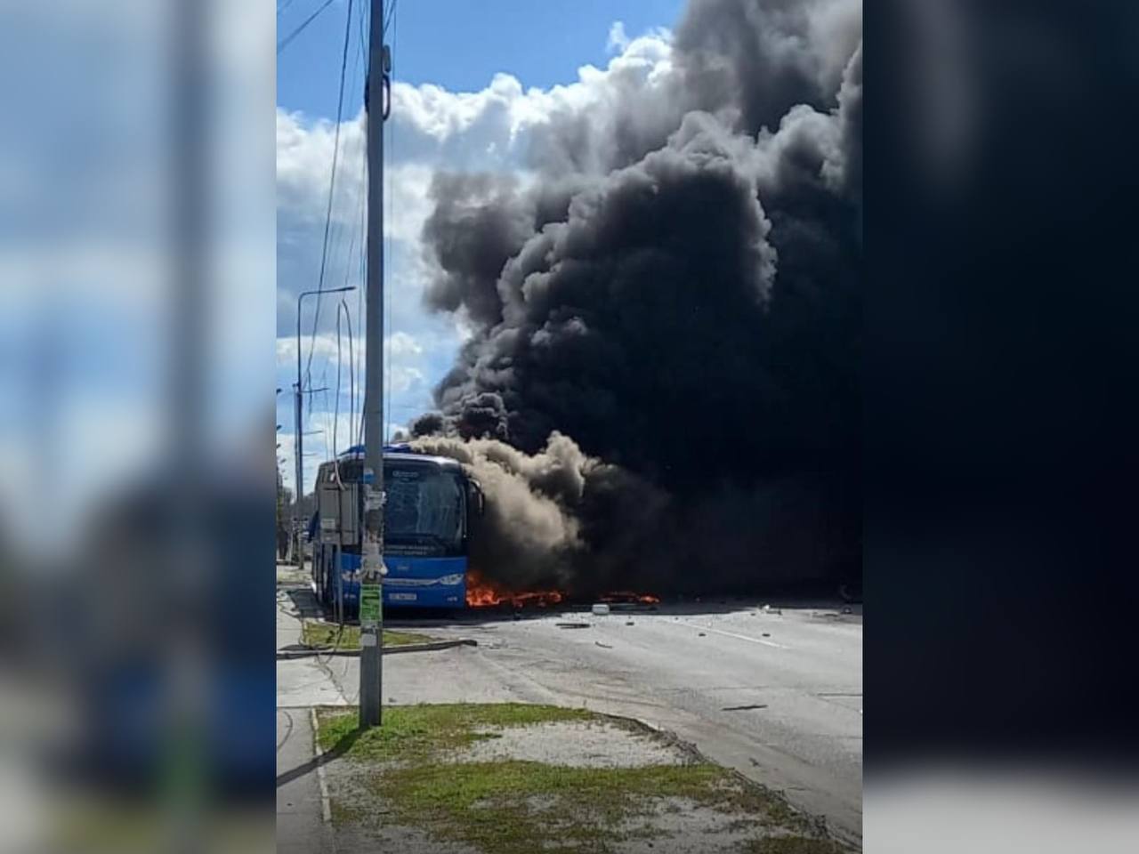Автобус з медиками потрапив під ворожий обстріл у передмісті Дніпра
