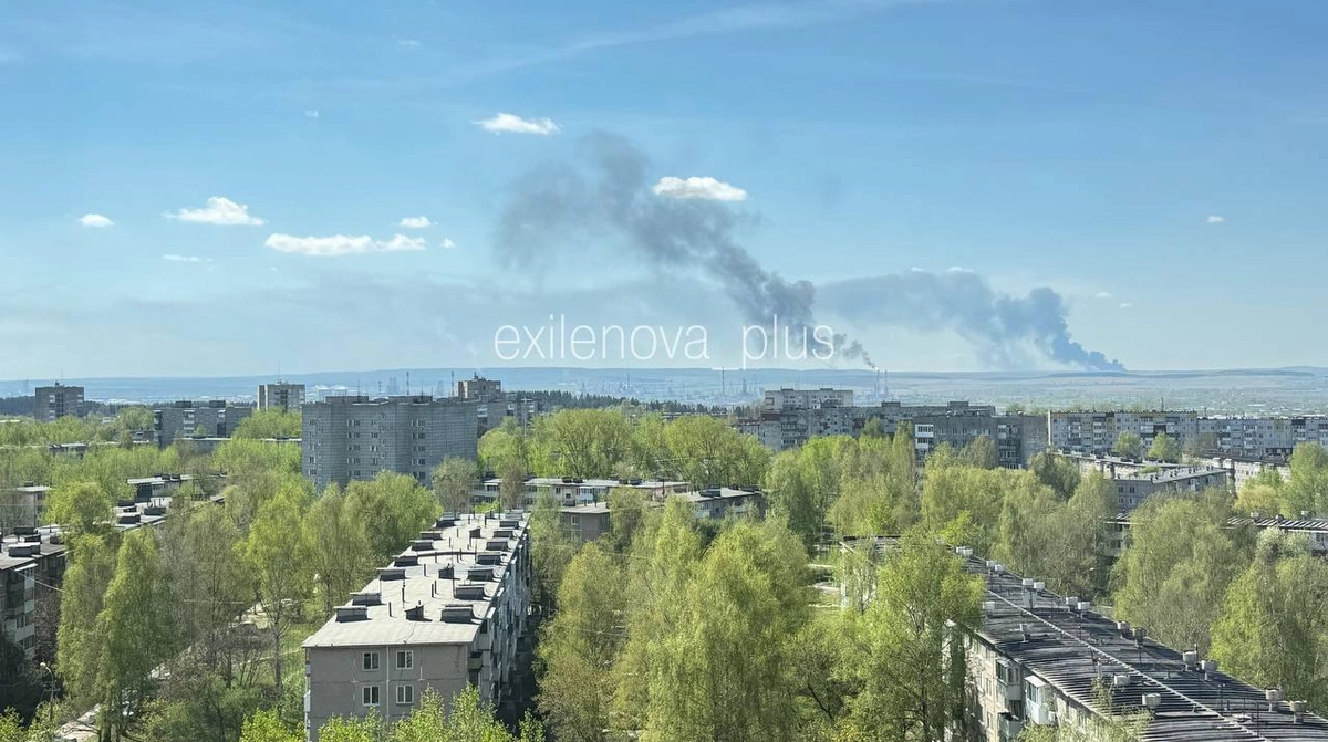 Удар по ракетоносію, пожежа на НПЗ у Пермі та "засліплення" …