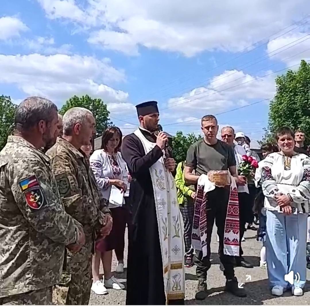 У рідному селі на Франківщині зустріли звільненого з полону захисника …