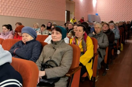 У селищі Житомирського району відбулася зустріч з родинами військовополонених та …