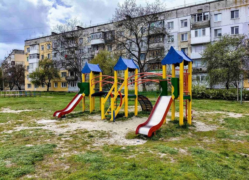 У селищі Новому оновили дитячий майданчик (ФОТО)