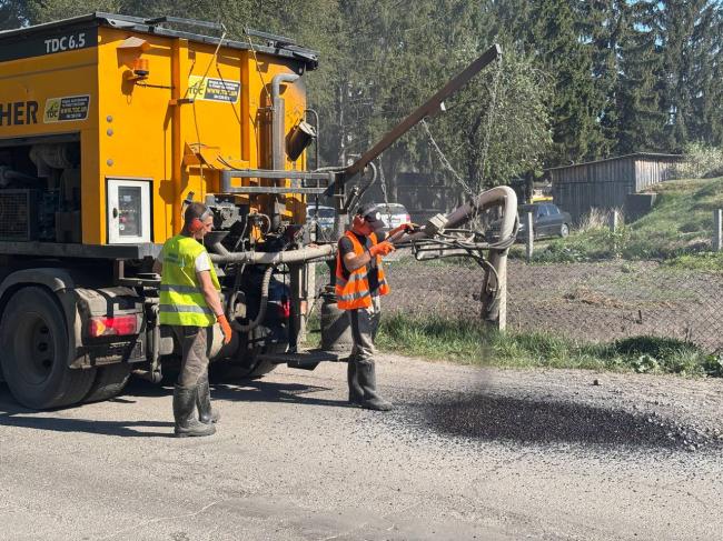 У селищі на Рівненщині ремонтують дороги