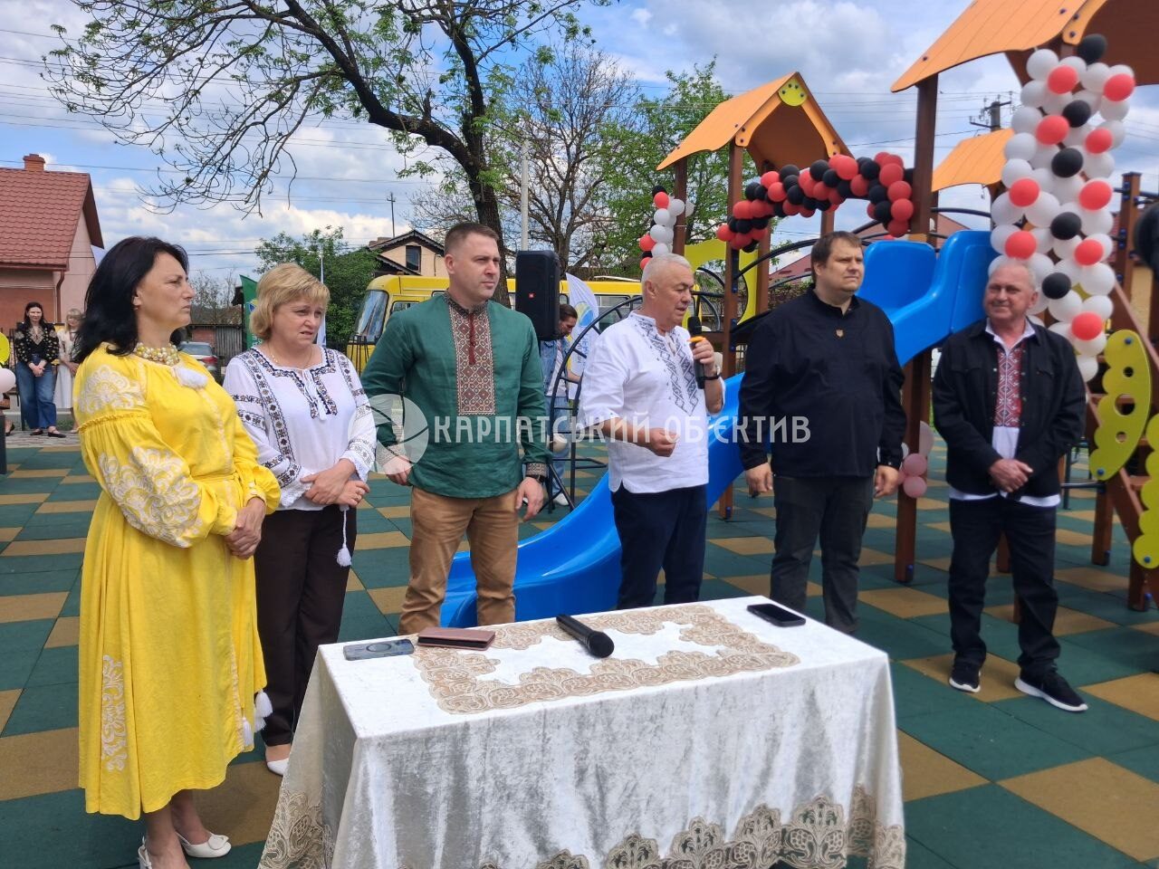 У селі Зарічово Перечинської громади відкрили спортивно-ігровий дитячий майданчик