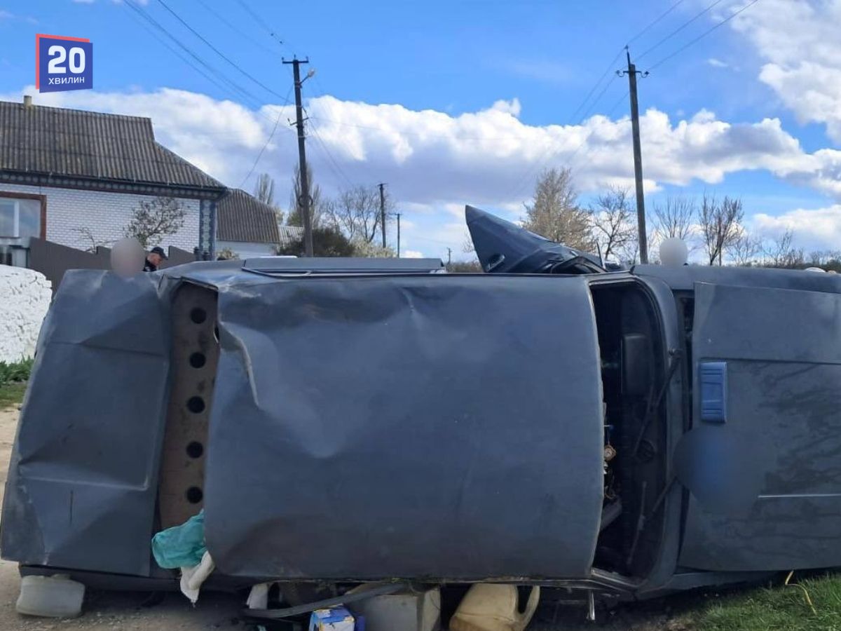 У селі Мурафа перекинулось авто: постраждала молодь