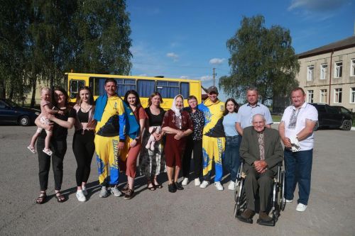 У селі на Тернопільщині зустріли двох рідних братів, які повернулися …