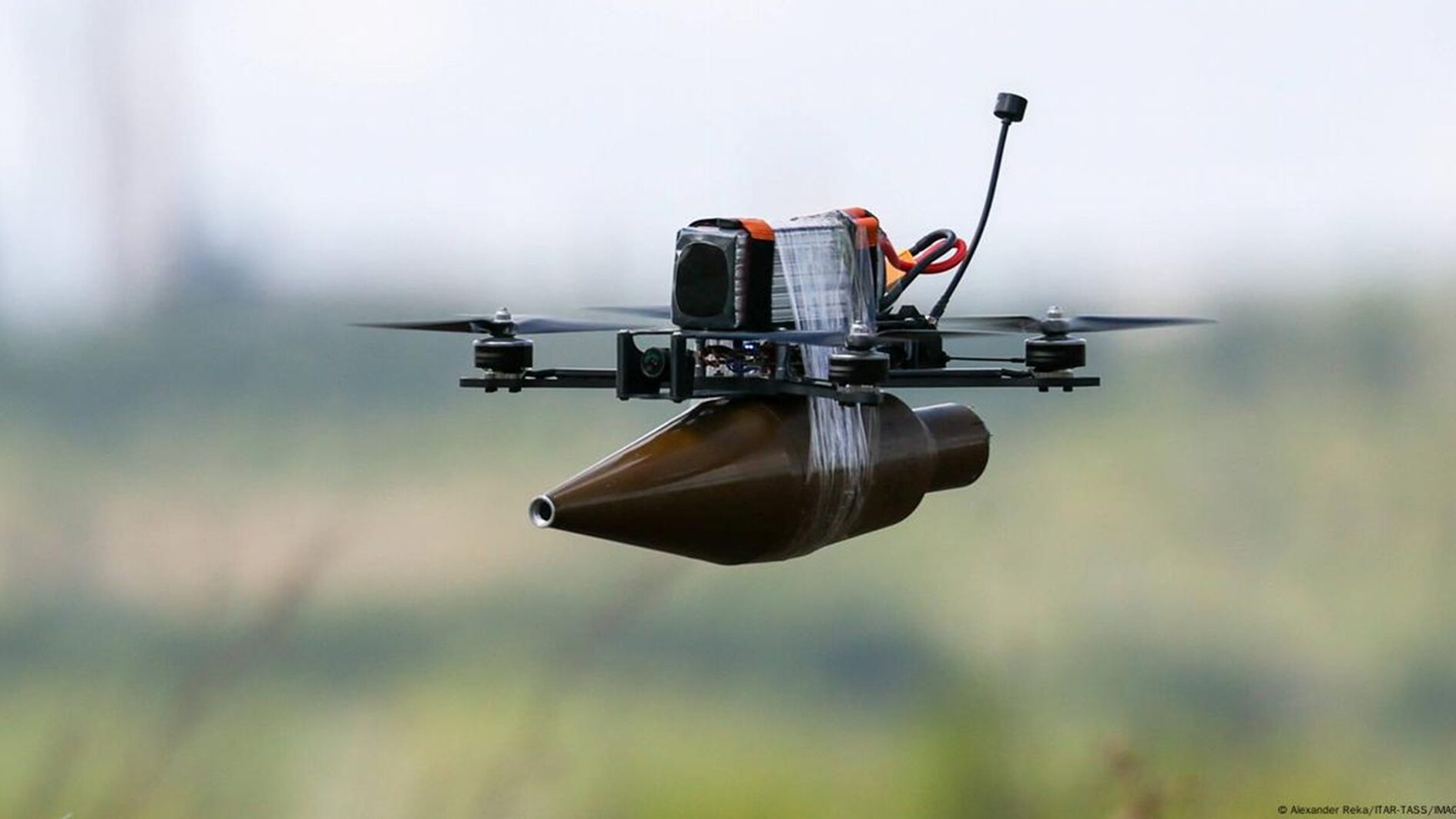 У селі на Чернігівщині російський FPV-дрон влучив у житловий будинок