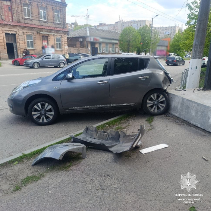 У середмісті Кропивницького водійка Nissan скоїла ДТП